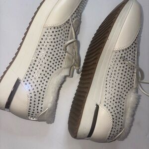 Kenneth Cole Reaction Cari Faux Fur Jewel Jogger Sneaker cream Sz 12